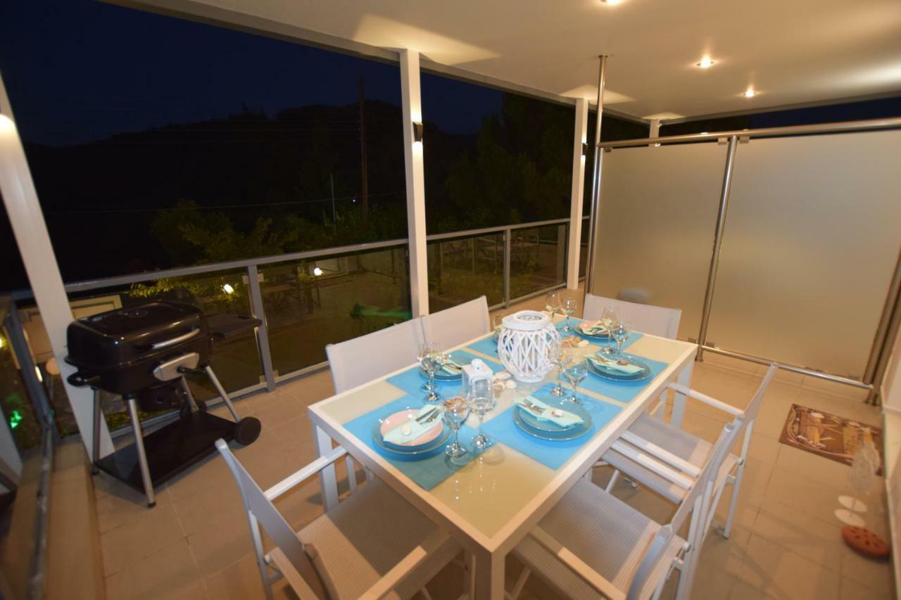 V Luxury Suites Toroni 3 Exterior foto